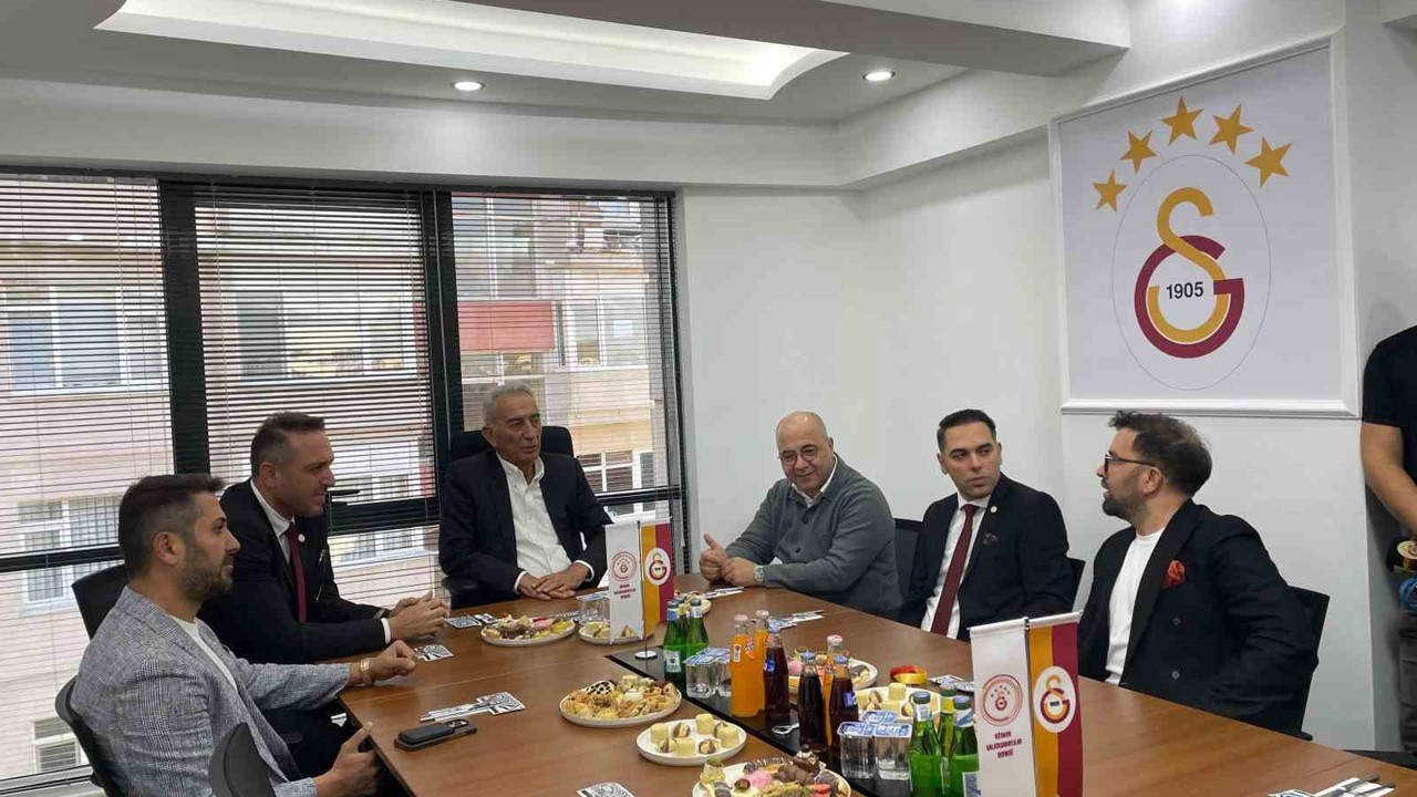 Adnan Polat, 1905 Kütahya Galatasaraylılar Derneği’nin açılışına katıldı
