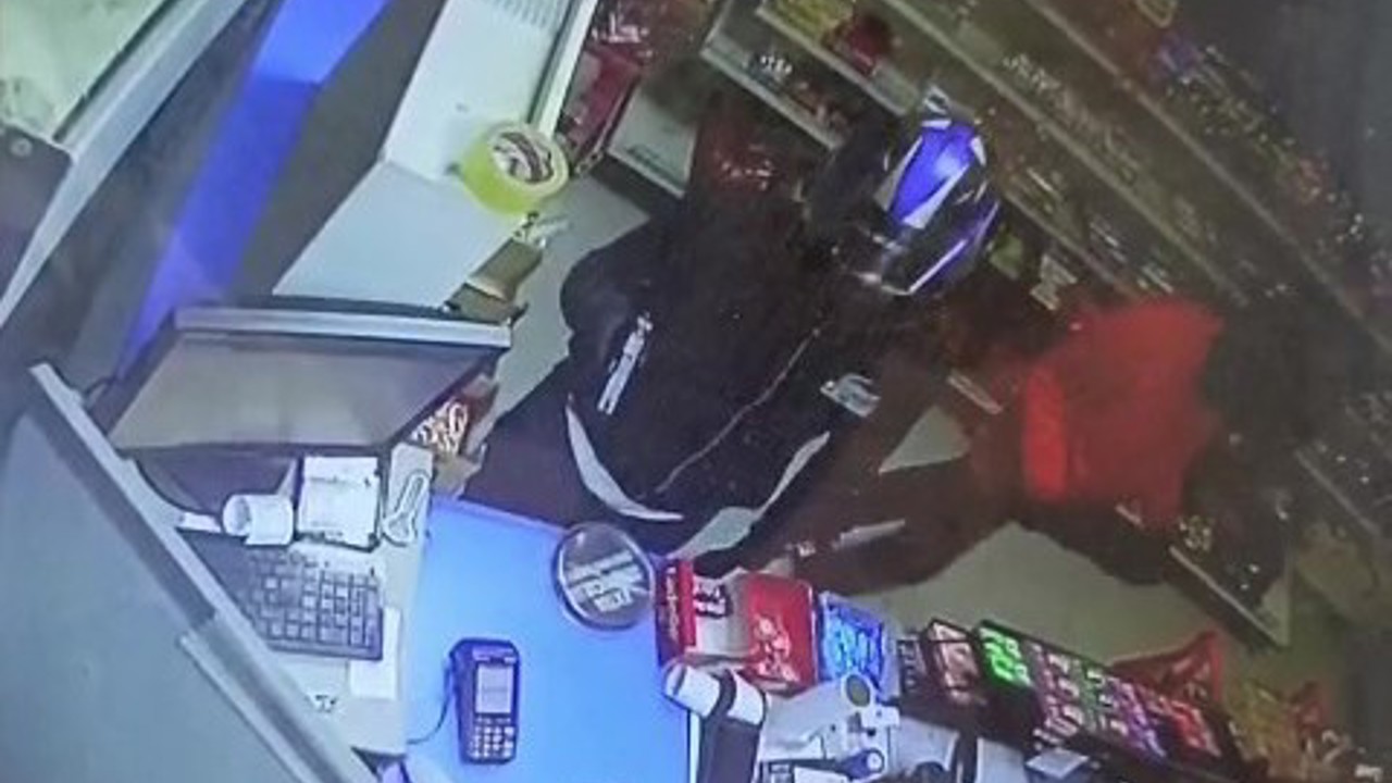 Petrol istasyonunda silahlı soygun
