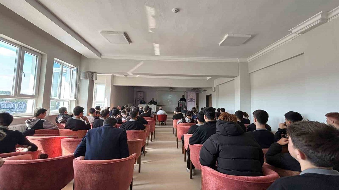 Kütahya Şehit Selim Cansız Anadolu İmam Hatip Lisesinde konferans
