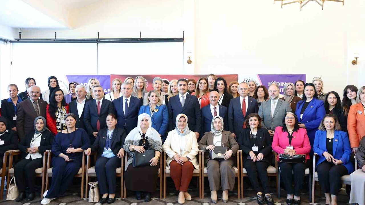 Kadın eliyle güçlenen yerel yönetimler çalıştayı yapıldı
