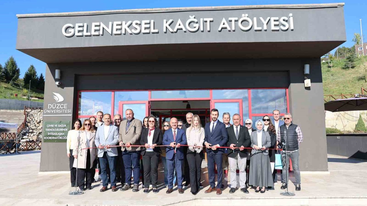 Botanik bahçenin çiçekleri sergisi beğeniye sunuldu
