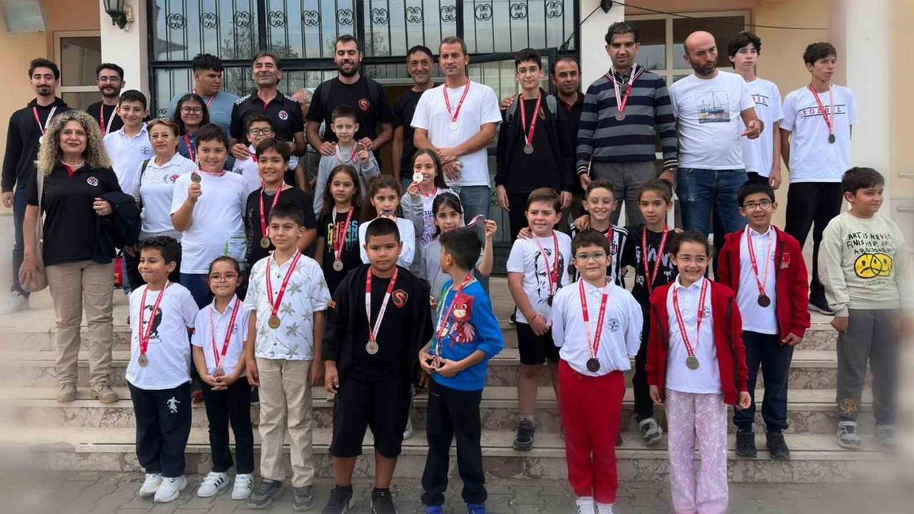 Köyceğiz’de satranç turnuvasında yarıştılar
