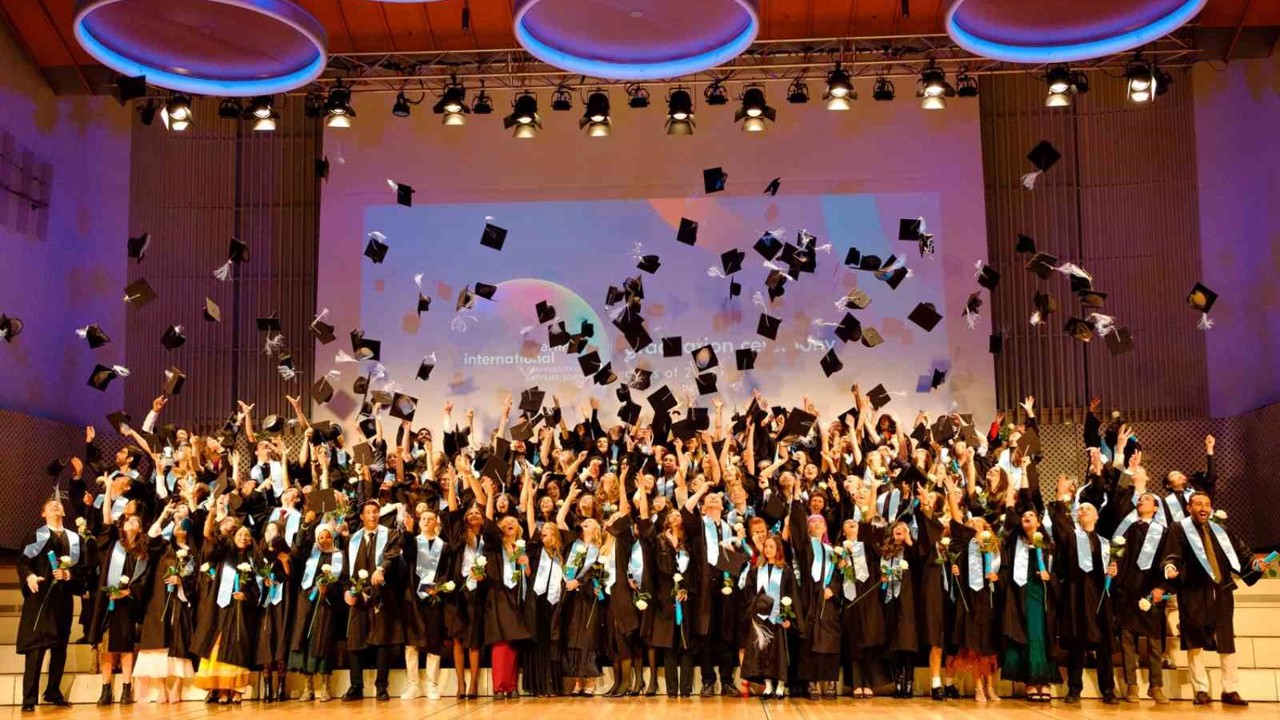 BAU Global ağındaki Berlin International Üniversitesi’nde mezuniyet coşkusu
