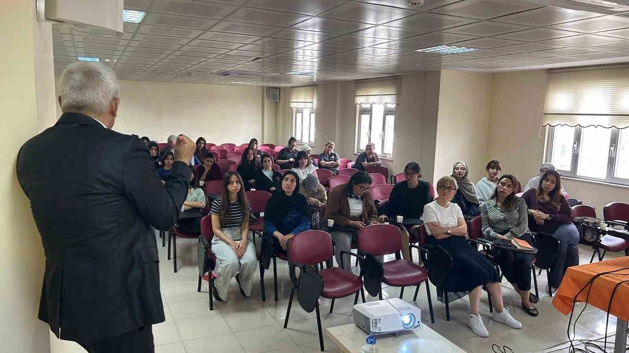 Başhekim Opr. Dr. Mehmet Deniz’den "Kadın Sağlığı ve Hijyen" semineri
