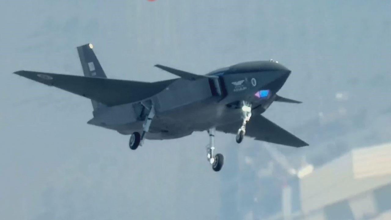 KIZILELMA MURAD 100-A AESA Atış Kontrol Radarı ile gökyüzünde
