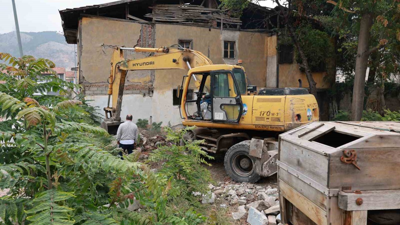 Tokat’ta metruk binaların yerine otopark yapılacak
