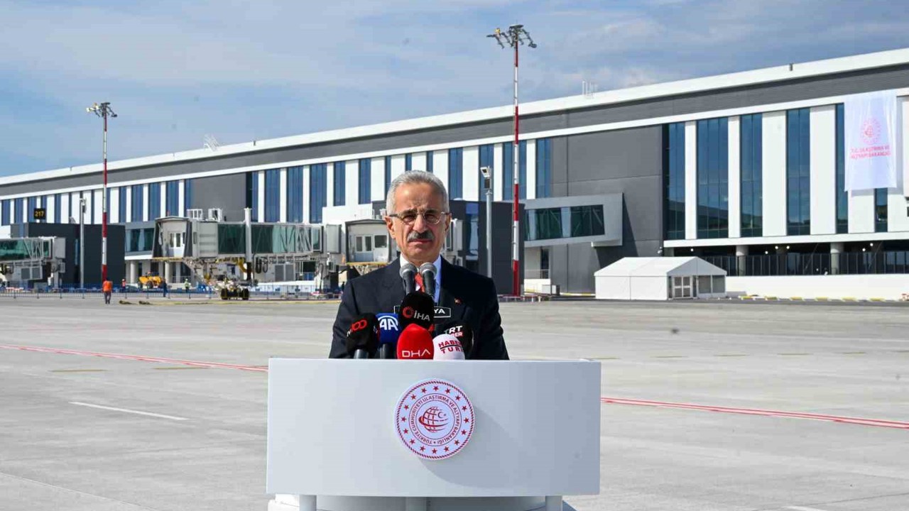 Bakan Uraloğlu: "Yeni kulemiz sadece bir hava trafik binası değil aynı zamanda Antalya’nın simgelerinden biri olacak"
