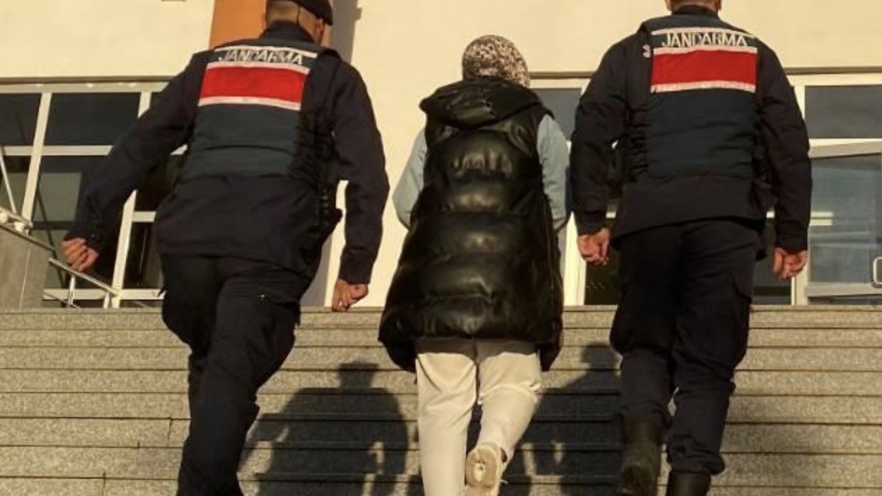 FETÖ üyeliğinden aranan kadın, jandarma tarafından yakalandı
