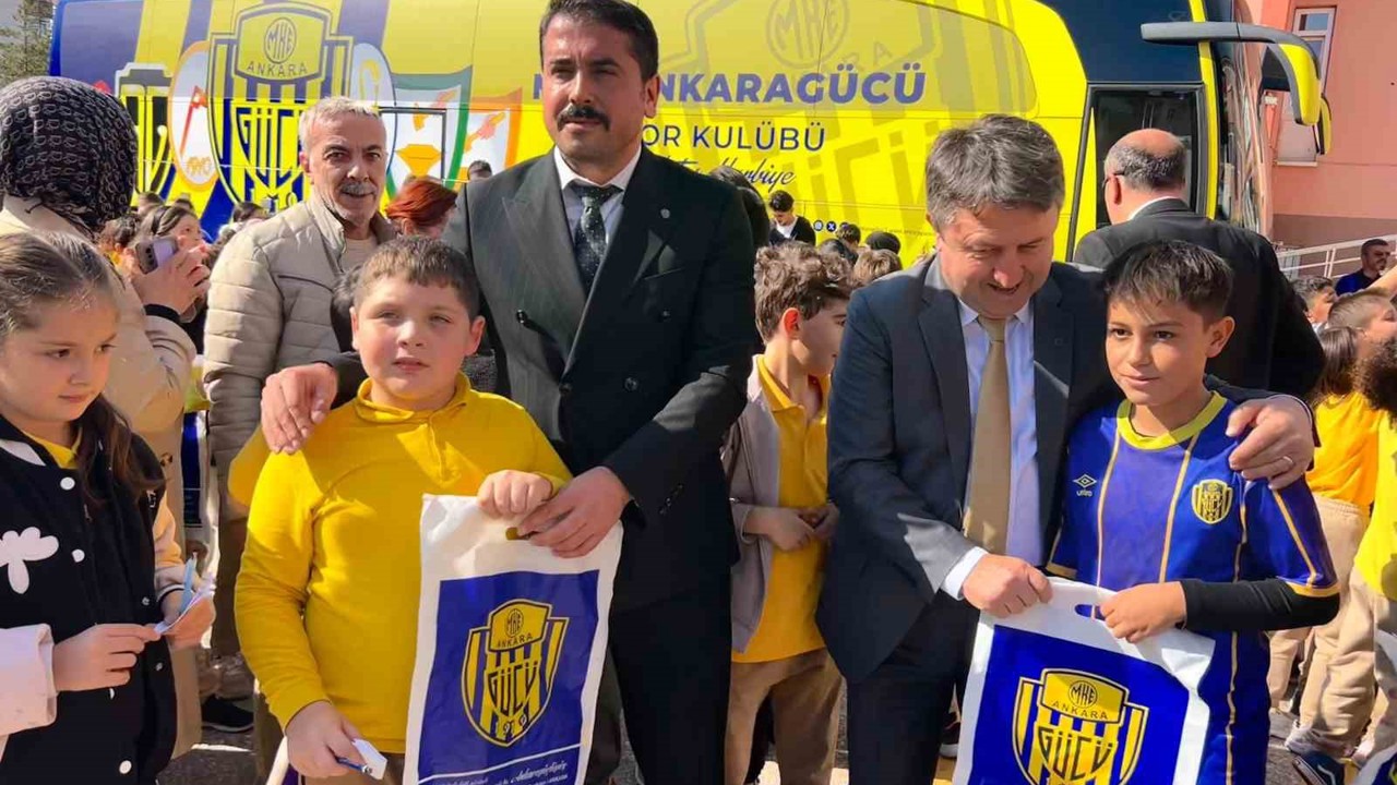 MKE Ankaragücü yöneticileri ve sporcuları öğrencilerle bir araya geldi
