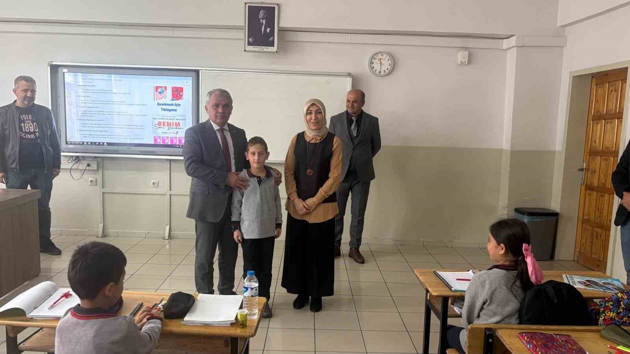 Hayat kurtaran öğretmene İlçe Milli Eğitim Müdüründen tebrik
