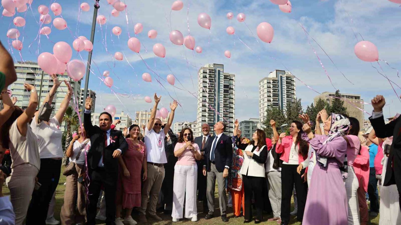 Adana’da gökyüzüne yüzlerce pembe balon bırakıldı
