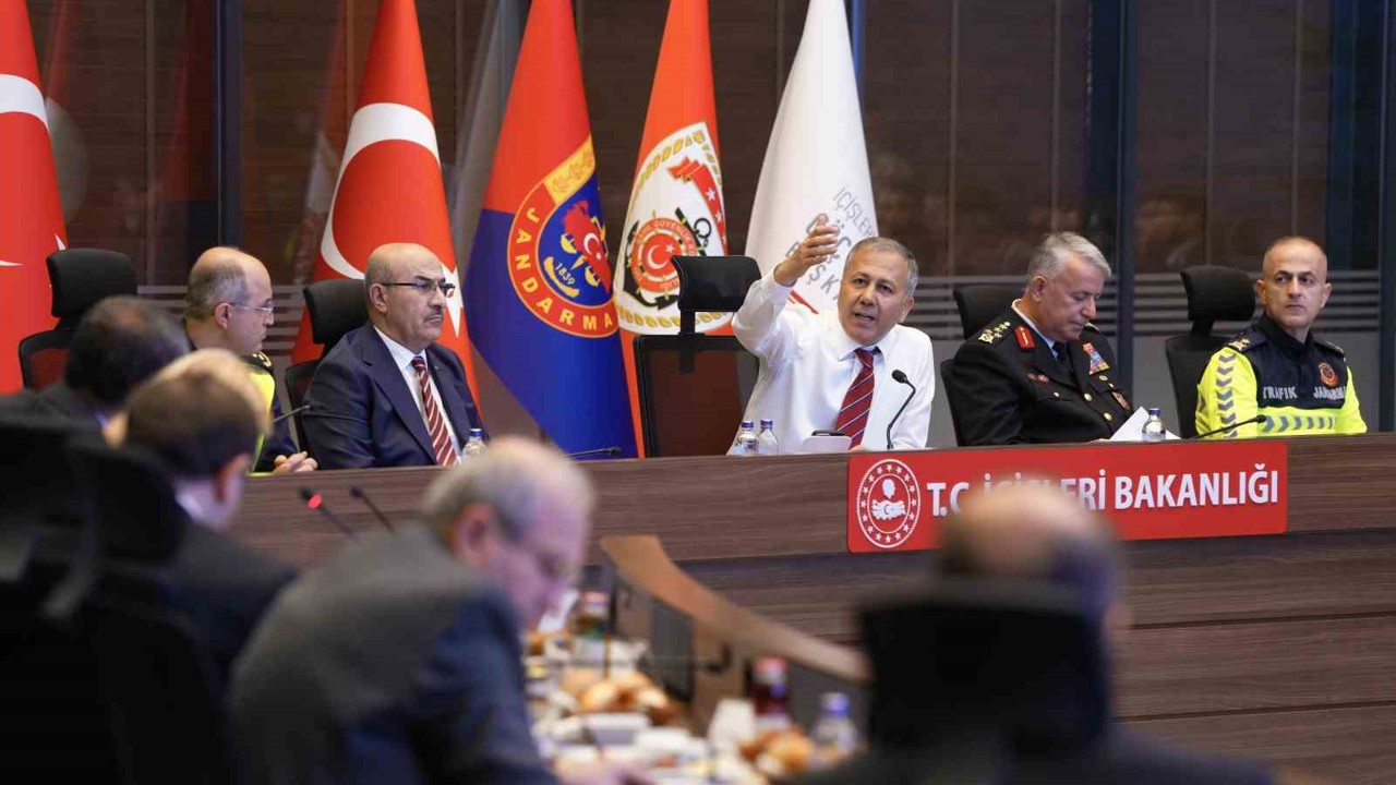 Bakan Yerlikaya: "36 maddelik trafik kanunu 1 Ocak 2026’dan itibaren yürürlüğe girecek"
