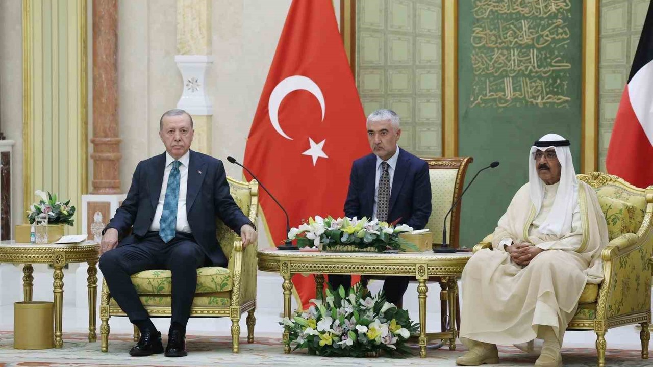 Bakan Bayraktar: "(Kuveyt ile) Enerji sektöründe ortak projeler geliştirmeyi ve karşılıklı deneyim paylaşımını hedefliyoruz"
