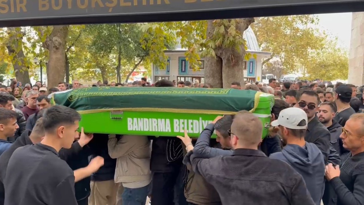 Antrenmanda kalp krizi geçirip hayatını kaybeden kaleci toprağa verildi
