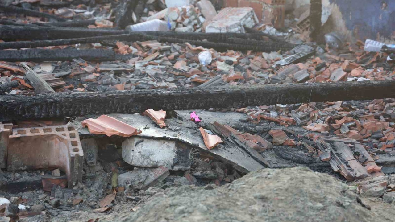 İzmir’de 5 kardeşin öldüğü yangında anne hakkında karar
