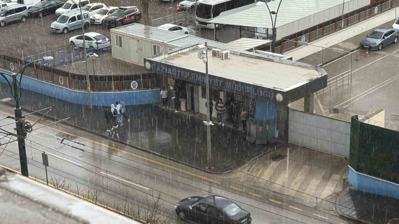 Gaziantep’te sağanak ve dolu etkili oldu
