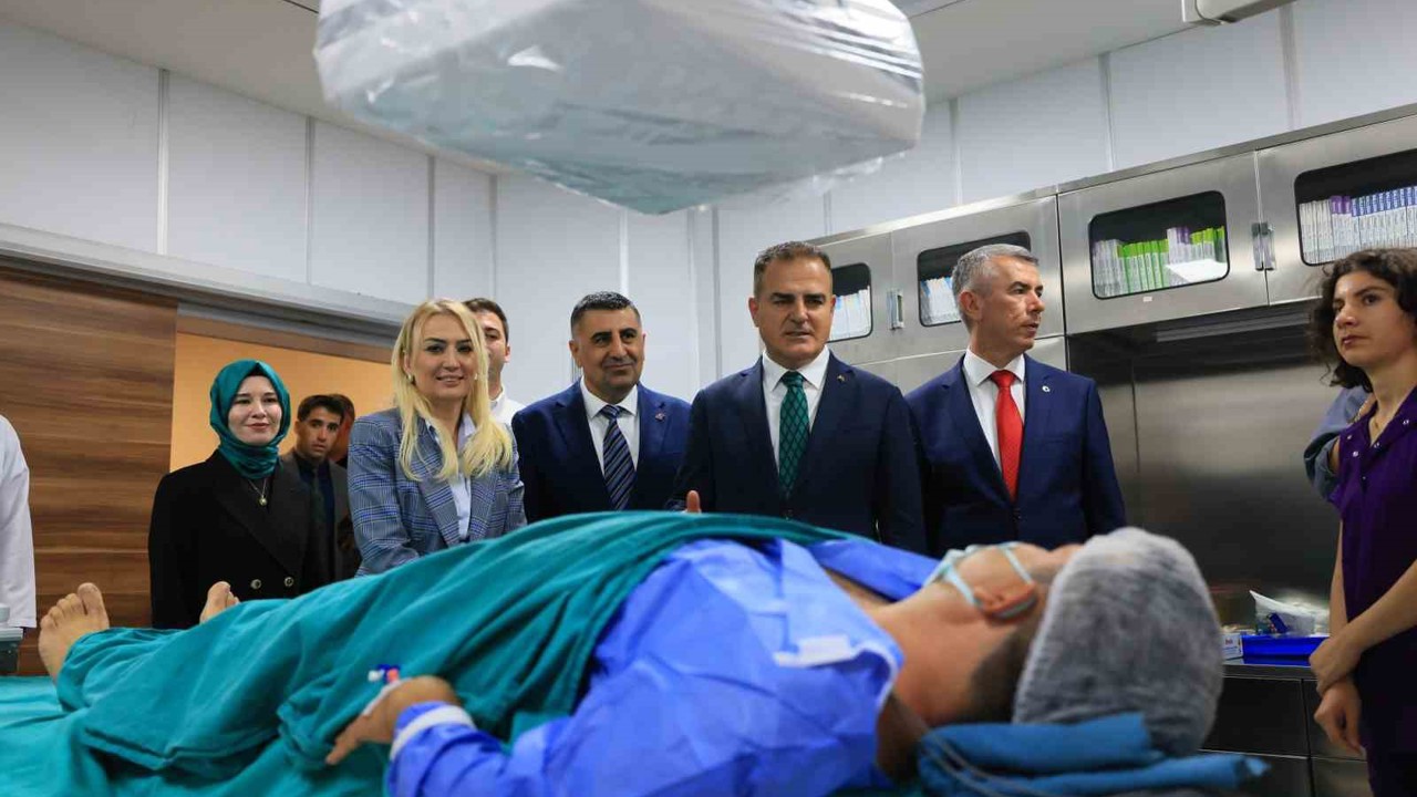 Vali İdris Akbıyık, Bodrum Devlet Hastanesi’nde Anjiyografi ünitesini inceledi
