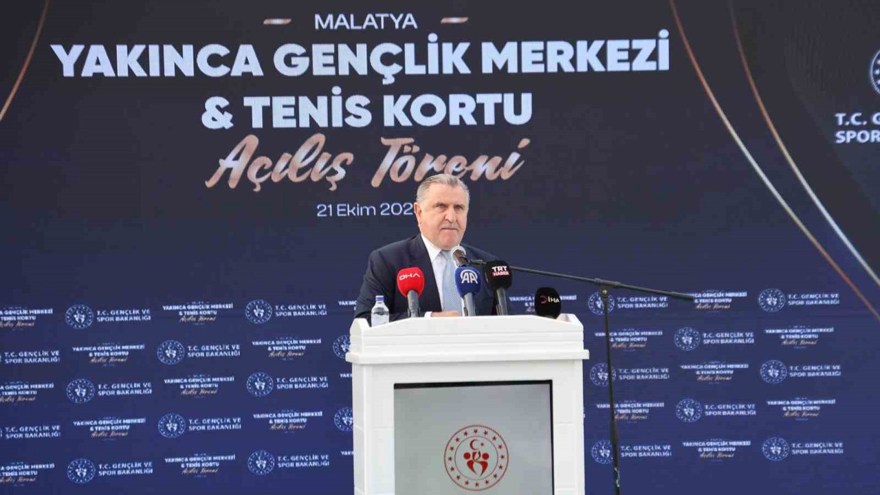 Bakan Bak: "Gençler için yatırımlarımıza devam edeceğiz"
