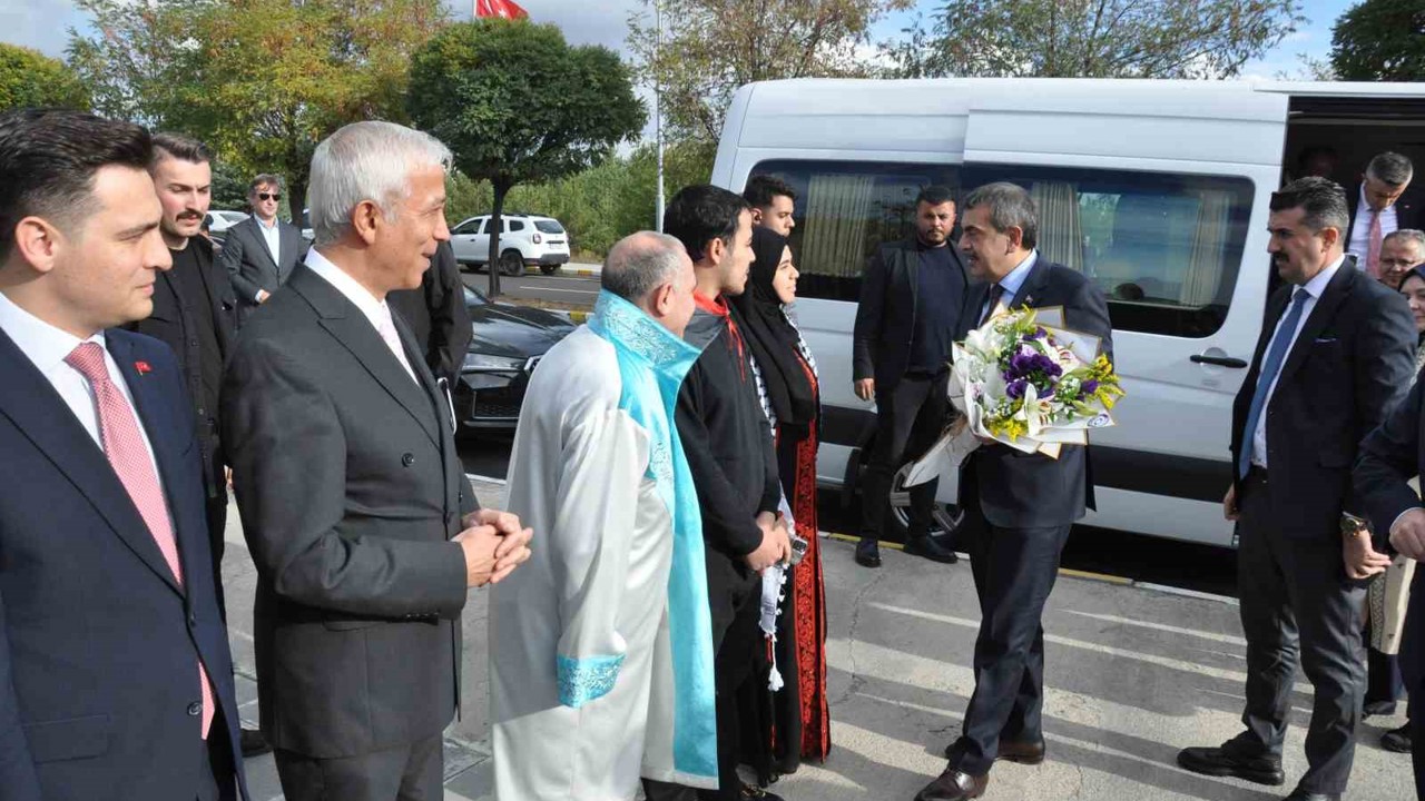 Milli Eğitim Bakanı Tekin: "Terörsüz Türkiye sürecine sahip çıkmak, en çok da bu ülkenin entelektüellerinin, akademisyenlerinin görevi"
