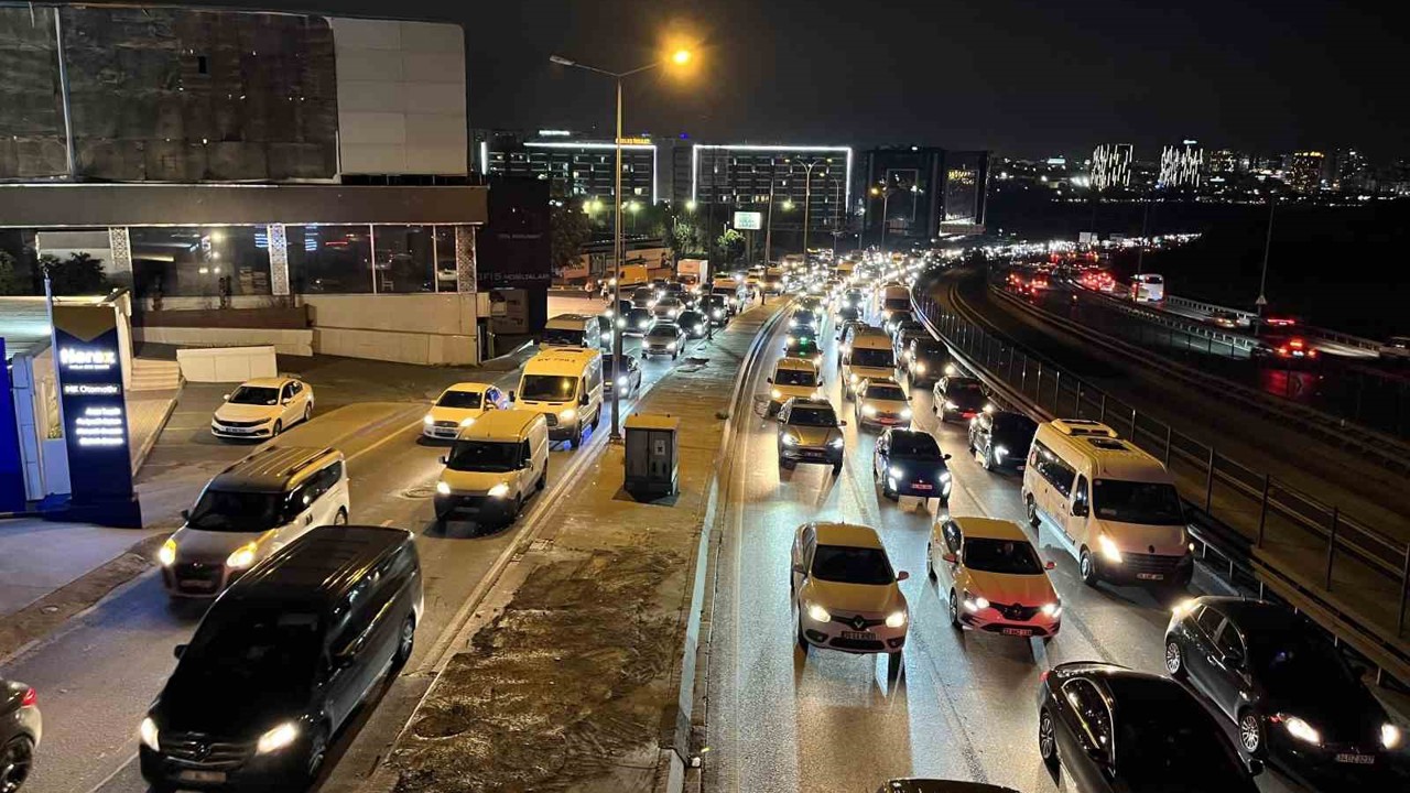 İstanbul’da trafik yoğunluğu yüzde 80’e ulaştı
