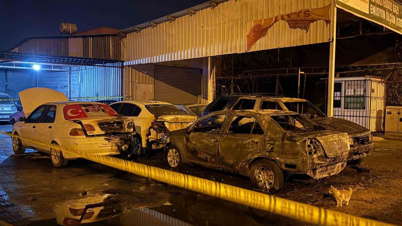Mersin’de sanayi sitesinde park halindeki 5 araç kundaklandı
