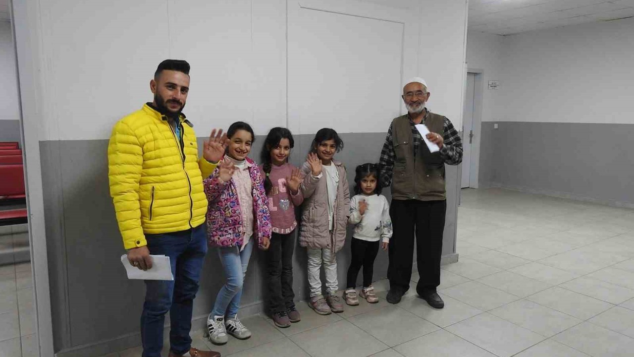 Suriyelilerin ülkelerine dönüşleri gece geç saatlerde de devam ediyor
