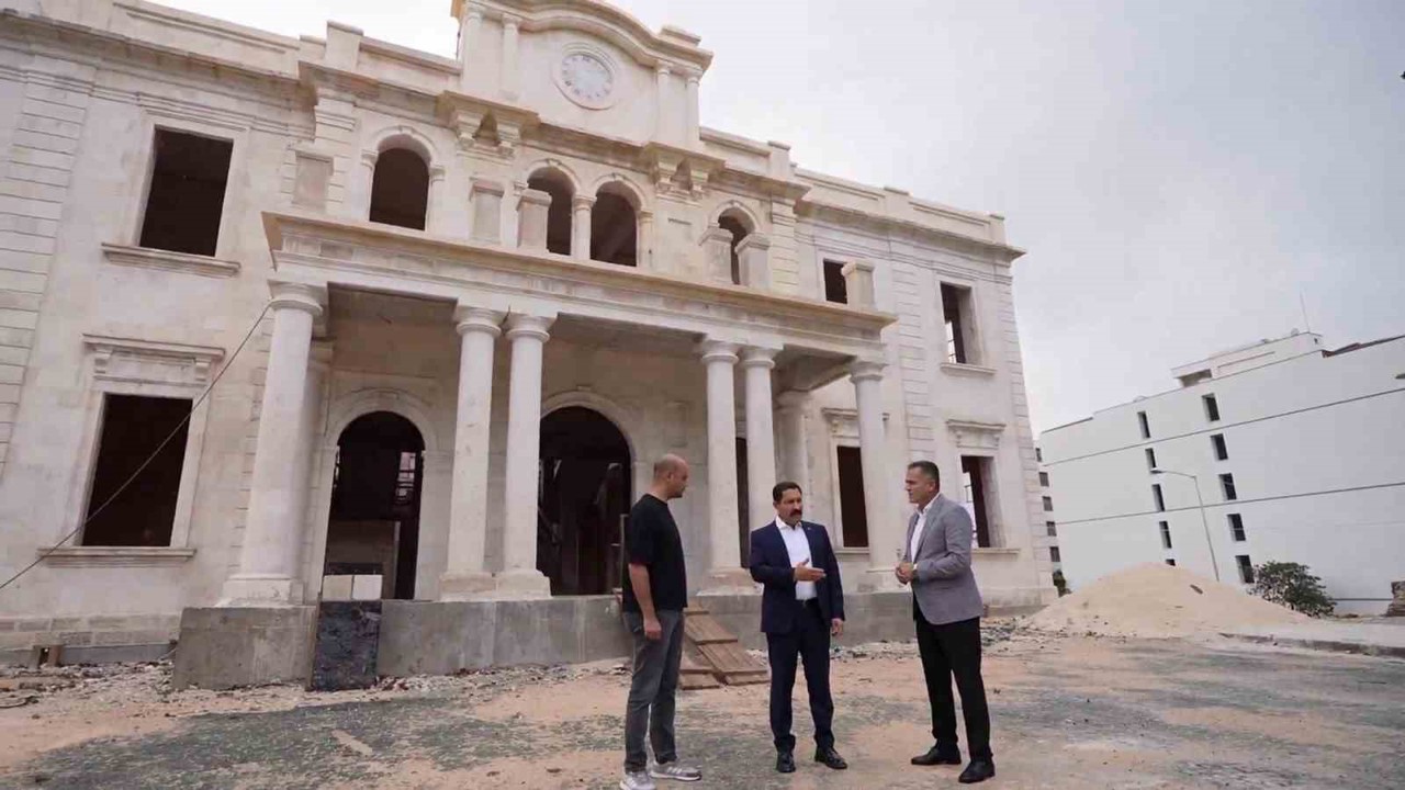 Hatay’da tarihi valilik binasında restarasyon çalışmaları sürüyor
