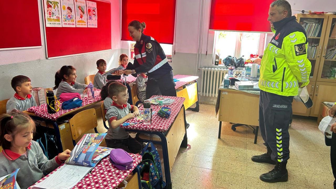 Kütahya’da jandarmadan "Güvenli Okul Güvenli Gelecek" projesi etkinlikleri
