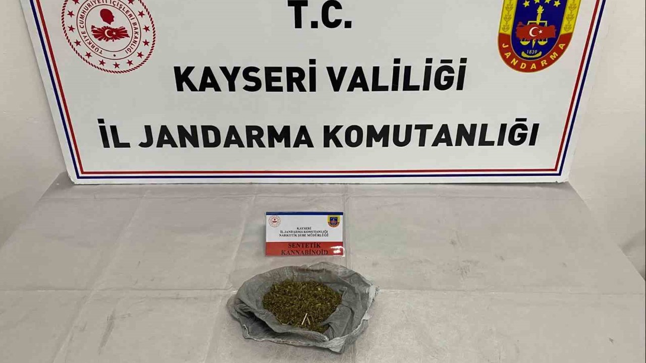 Durdurulan şahsın üzerinden uyuşturucu çıktı
