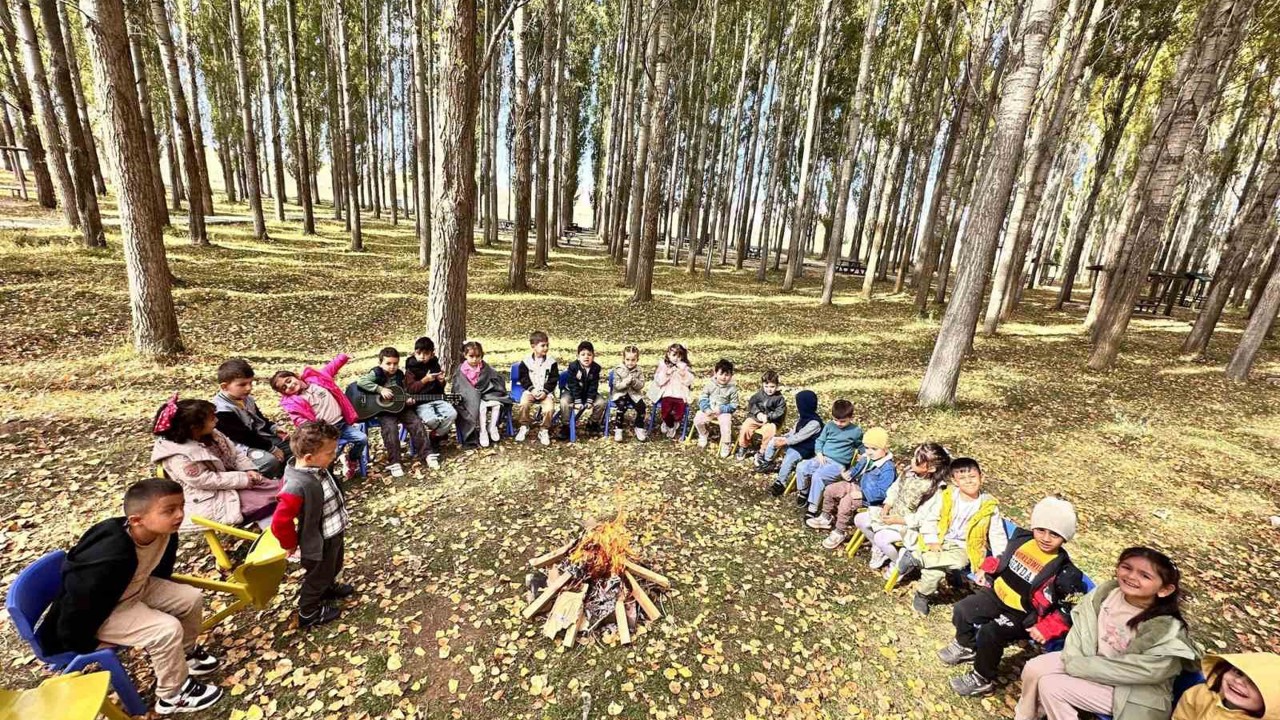 Aydıntepe’de anaokulu öğrencilerine sonbahar mevsimi doğada anlatıldı
