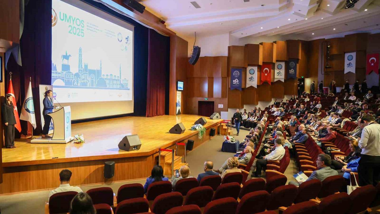 BUÜ’de geleceğin mesleki eğitimi görüşüldü
