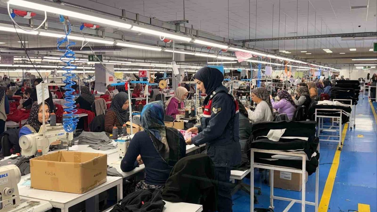 Jandarma kadınlara KADES uygulamasını tanıttı
