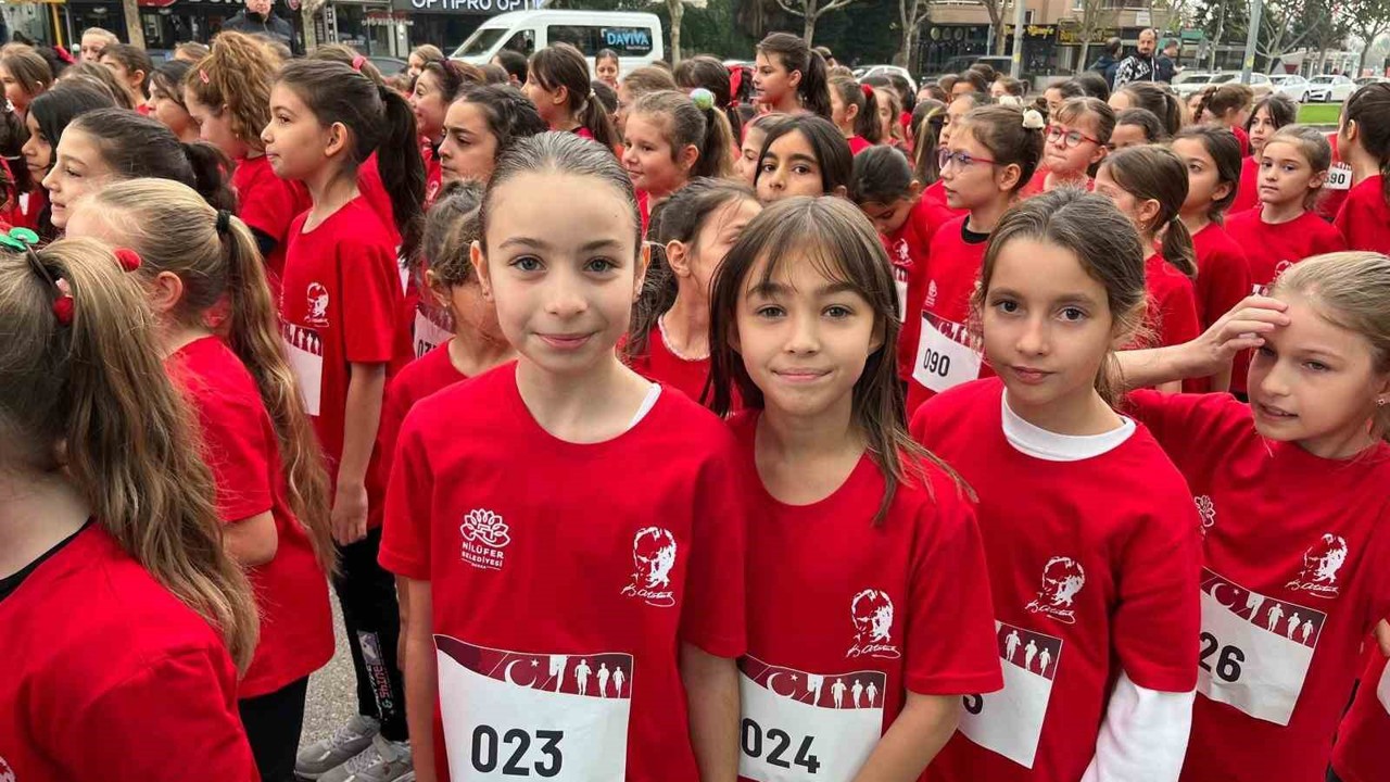 Nilüfer’de gençler ve çocuklar Cumhuriyet için koştu
