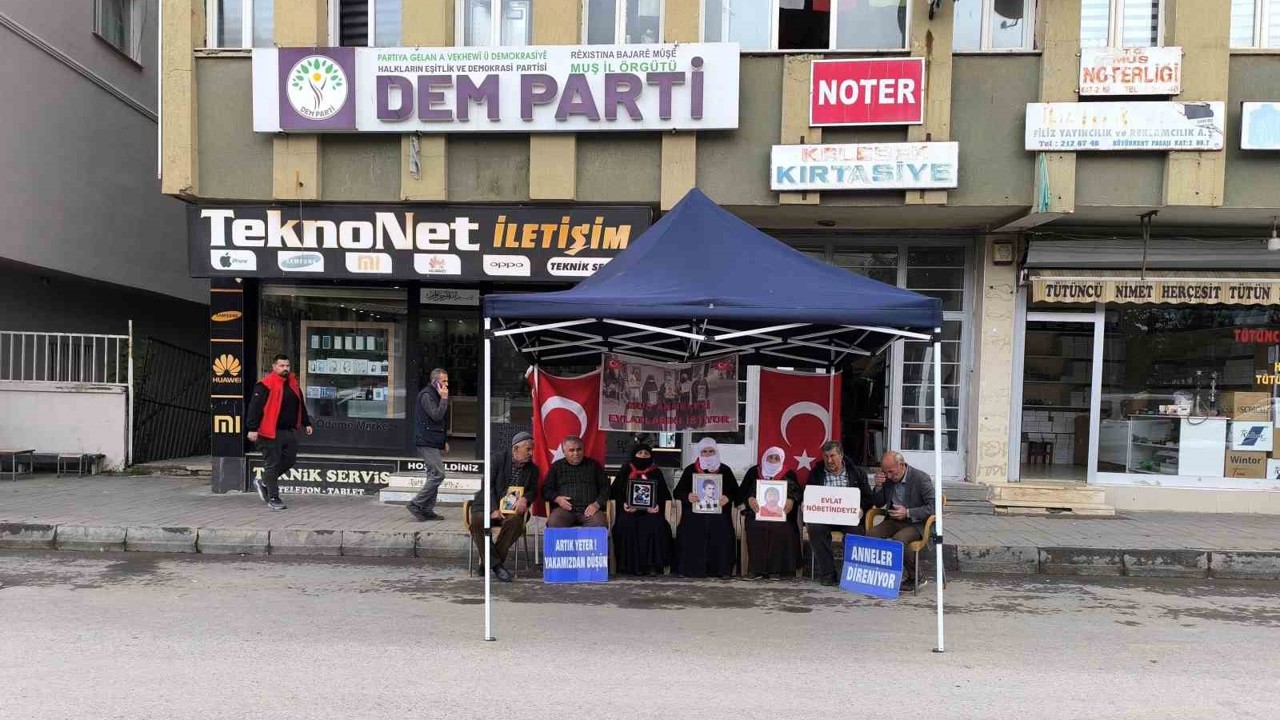 Muş’ta annelerin evlat nöbeti devam ediyor
