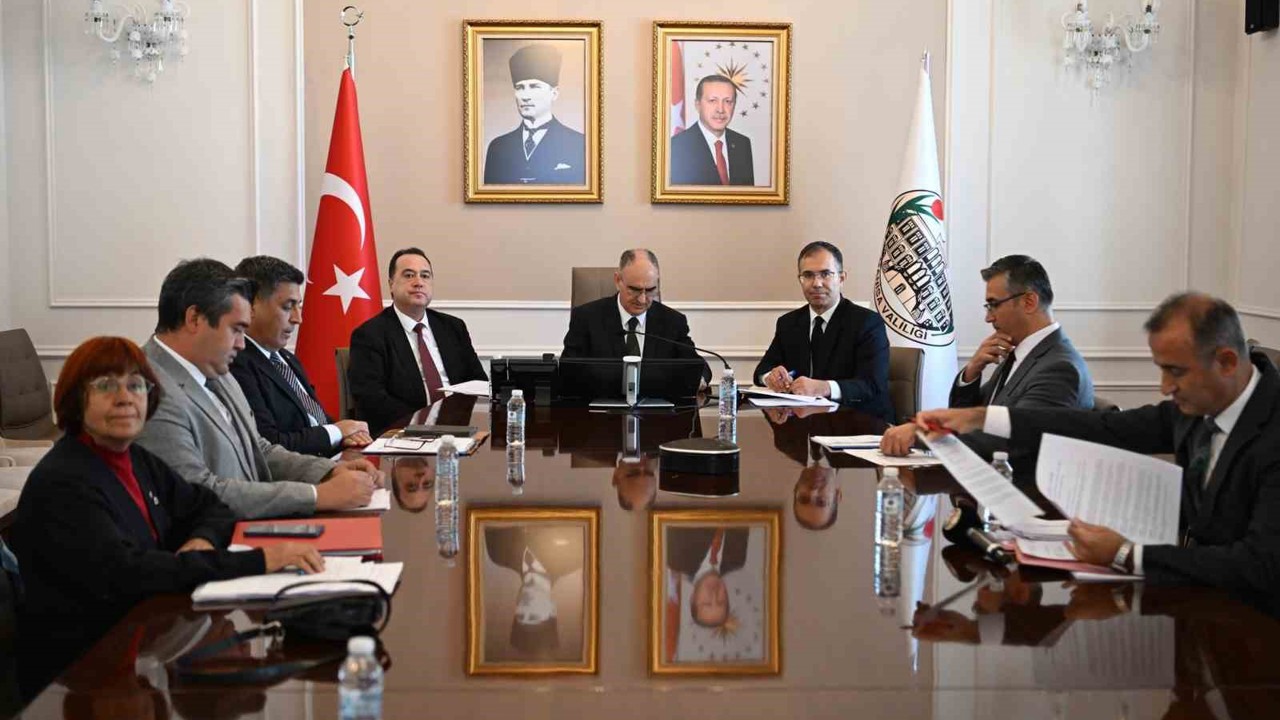 Sahipsiz hayvanlara yönelik tedbirler masaya yatırıldı
