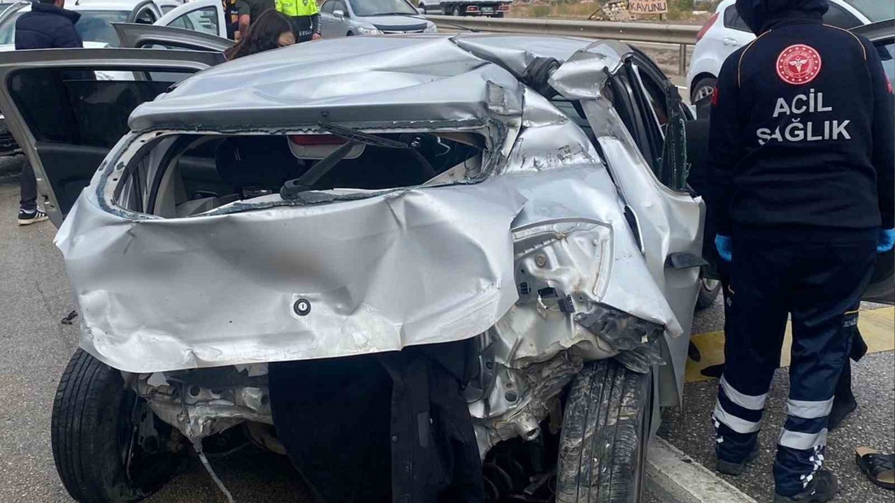 Kırıkkale’de iki otomobil çarpıştı: 4 yaralı
