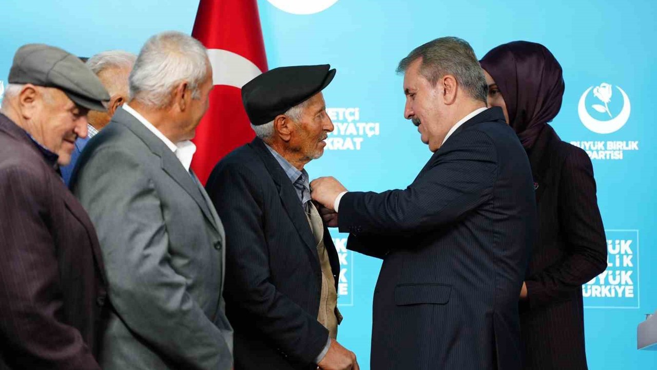 BBP Genel Başkanı Destici: "Kıbrıs’ta yaşayan Türkler bizim vazgeçilmezimizdir"
