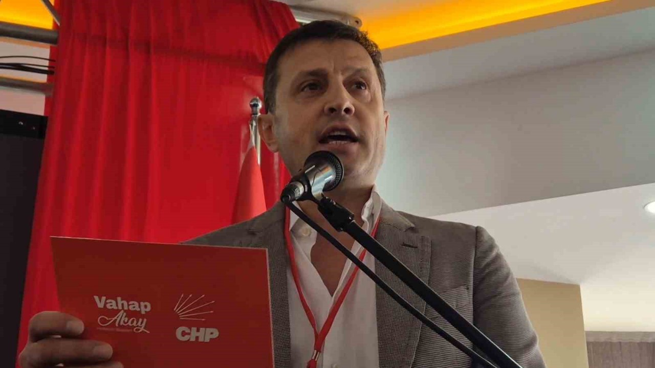 CHP Tekirdağ İl Kongresi’nde büyük kriz: "Kovun beni" diyerek salonu terk etti
