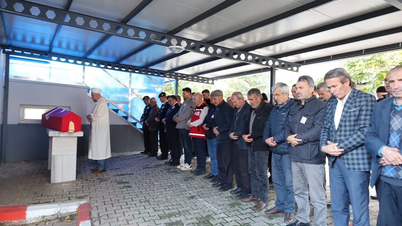 Kıbrıs Gazisi son yolculuğuna uğurlandı
