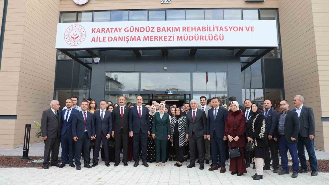 Bakan Göktaş, Konya’da evlilik kredisinden yararlanan çiftin nikah şahidi oldu

