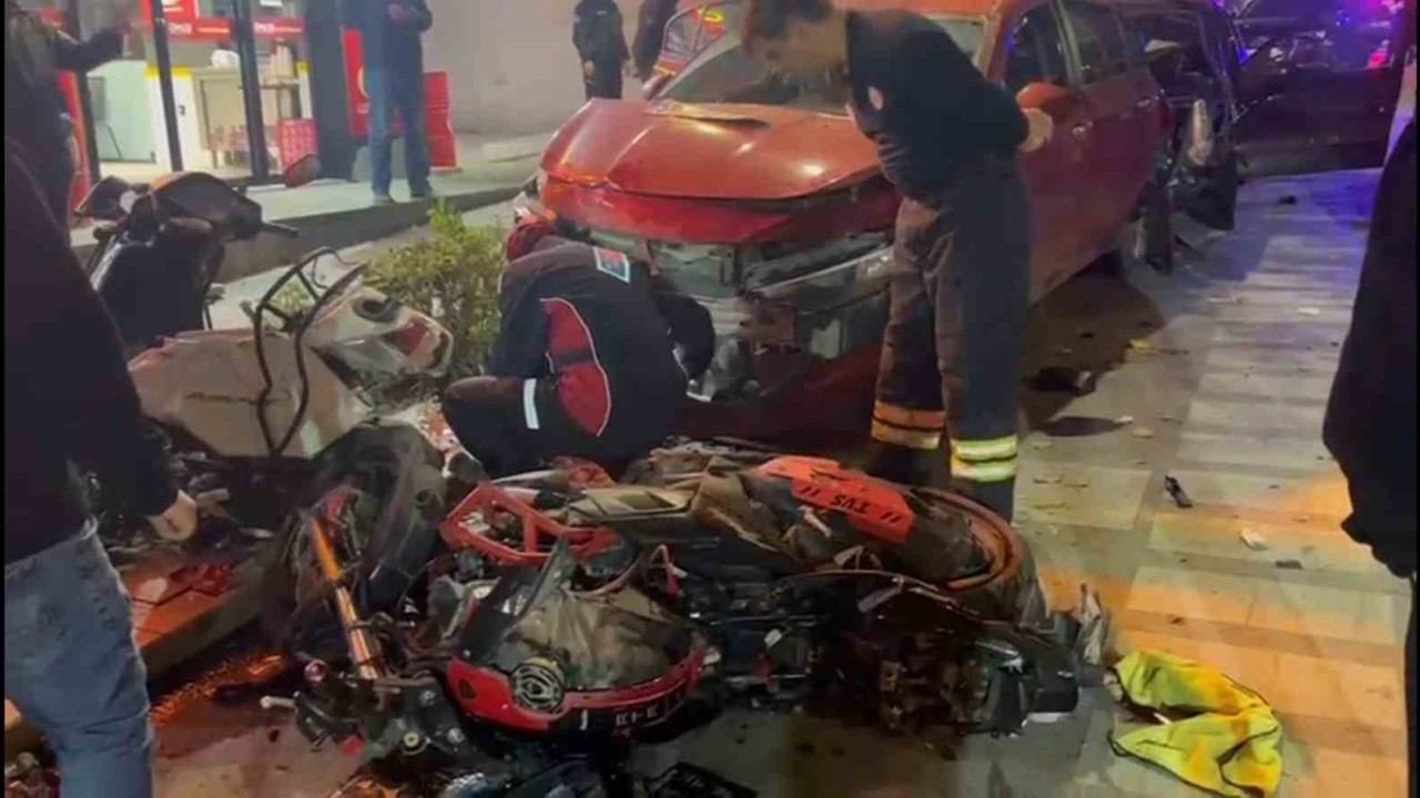 Şerit ihlali 7 aracı birbirine kattı: 2 yaralı
