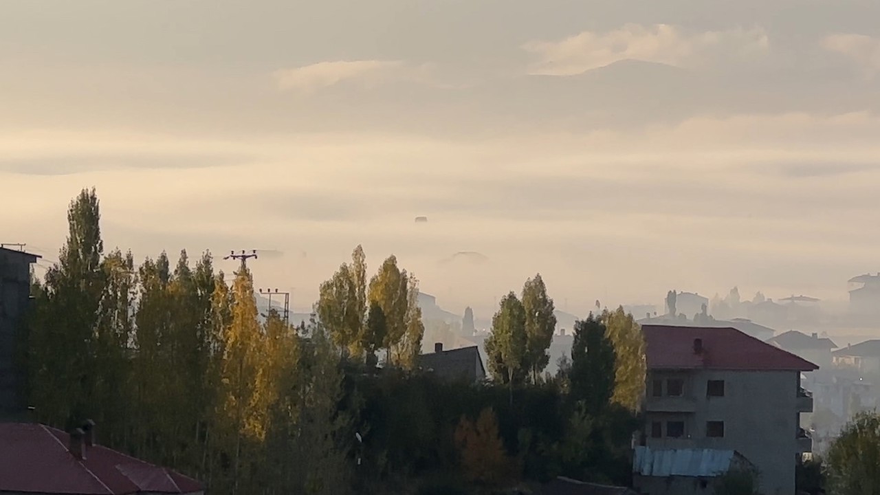 Yüksekova’da sisle gelen doğal güzellik
