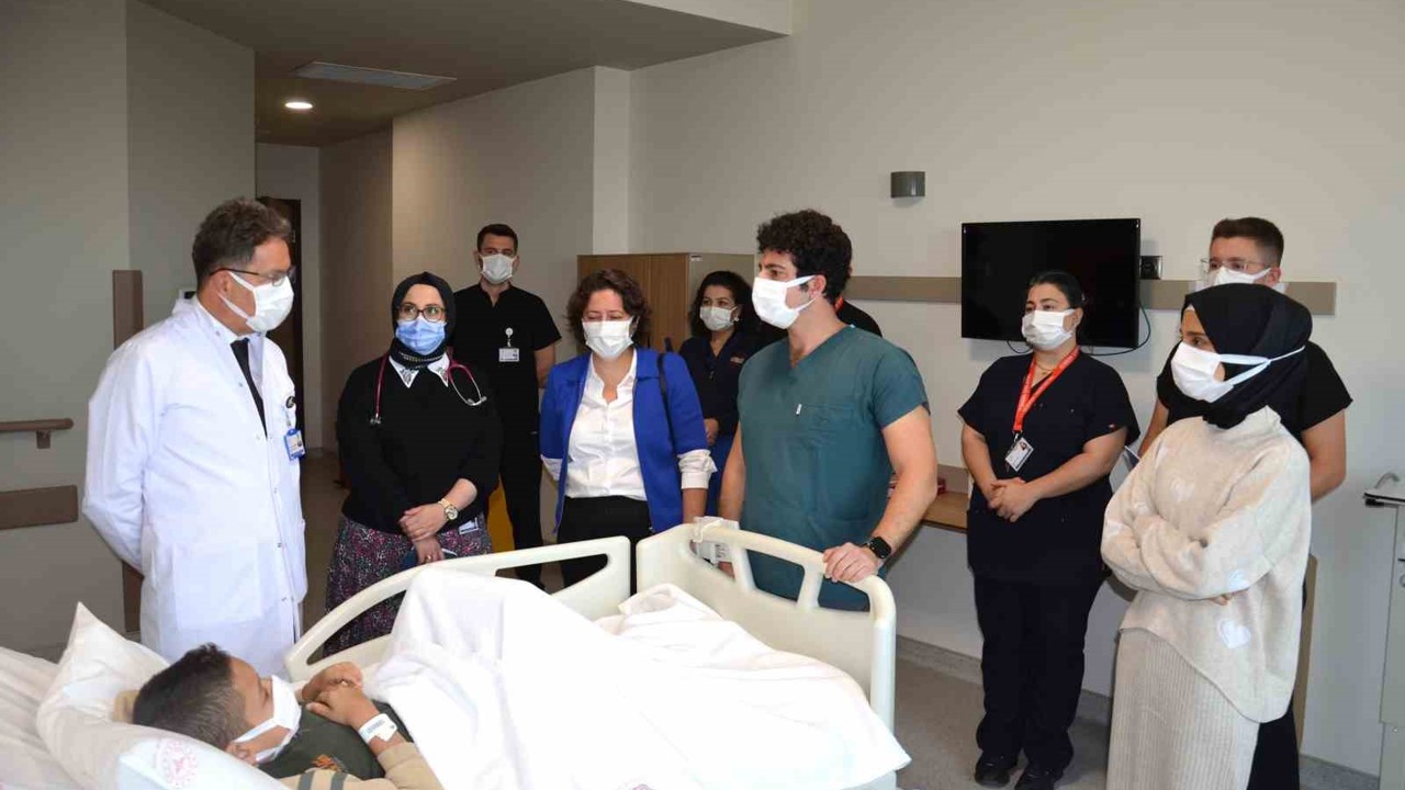 Fedakâr babadan oğluna en anlamlı hediye: 9 yaşındaki oğluna böbreğini verdi.
