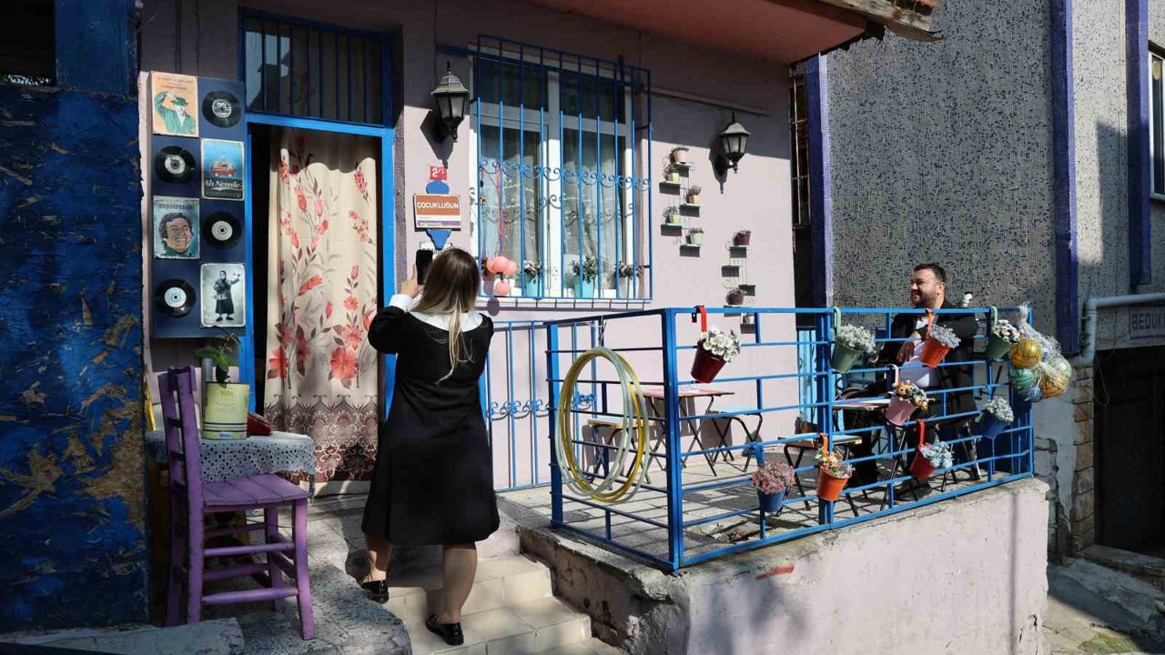 Üsküdar’daki "90’lar Evi’ ziyaretçilerini zamanda yolculuğa çıkarıyor
