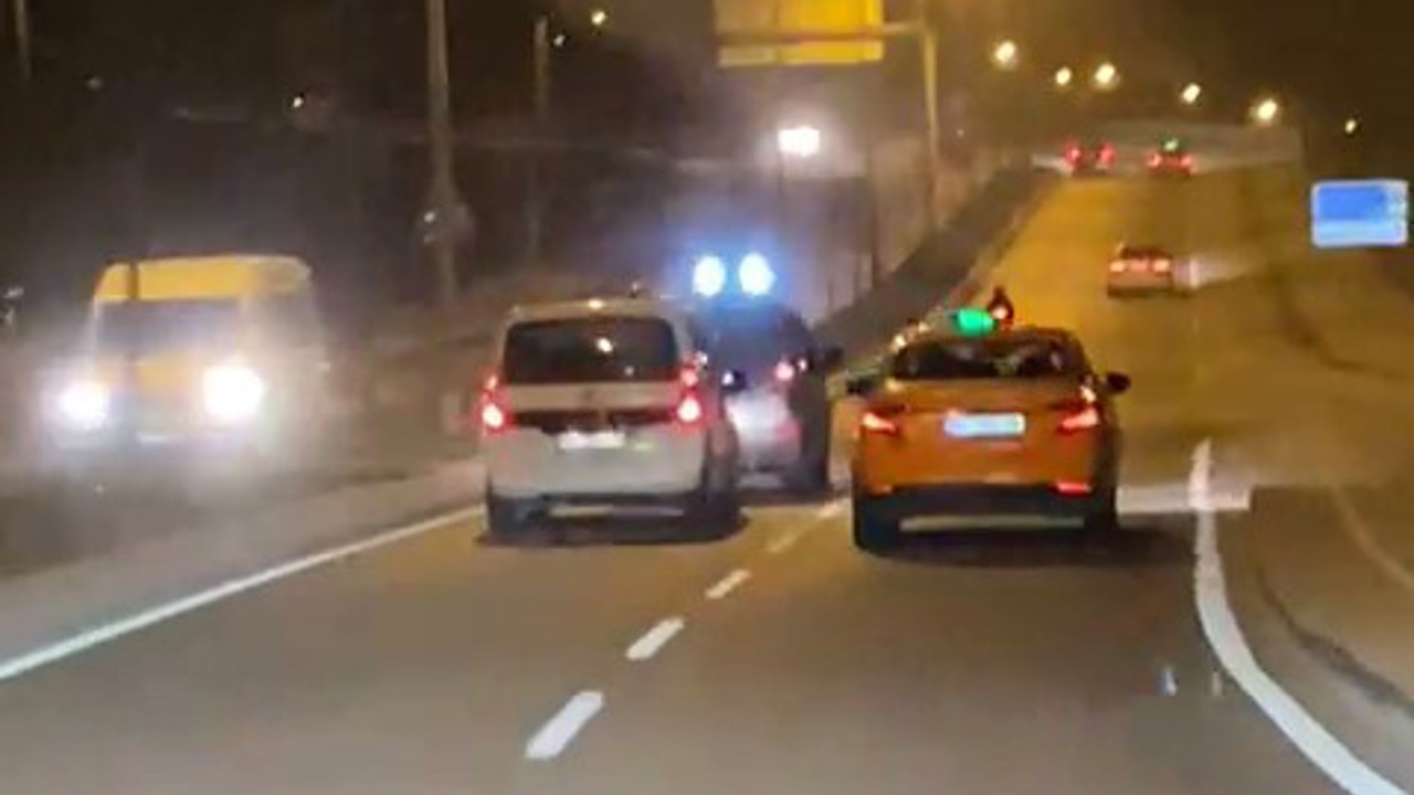 Arnavutköy’de trafikte tehlikeli anlar görüntülendi
