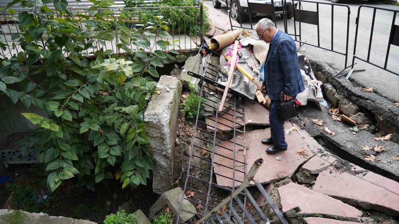 Samsun’da istinat duvarı ve kaldırım çöktü: Dükkan ve bodrum kat kullanılamaz hale geldi
