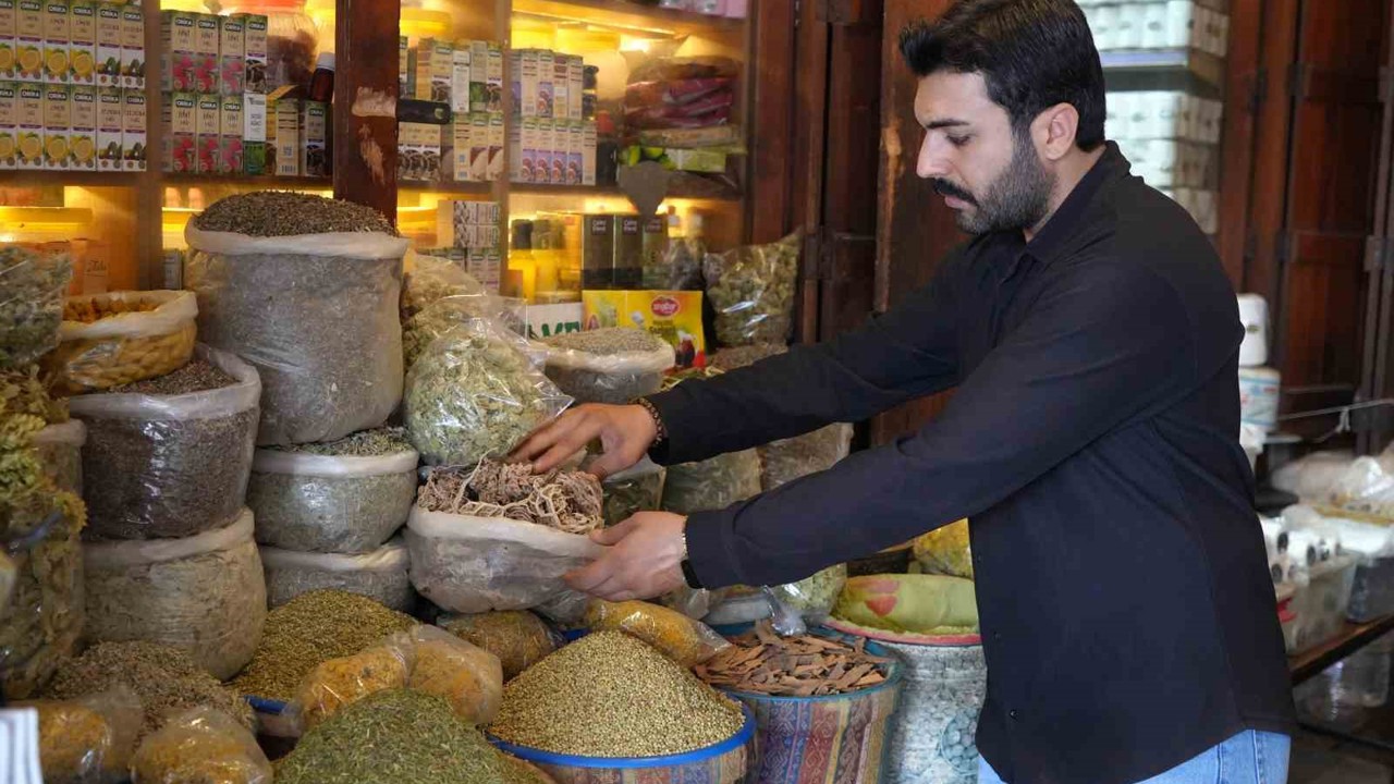 Gaziantep’te havaların soğumasıyla vatandaşlar aktarların yolunu tuttu
