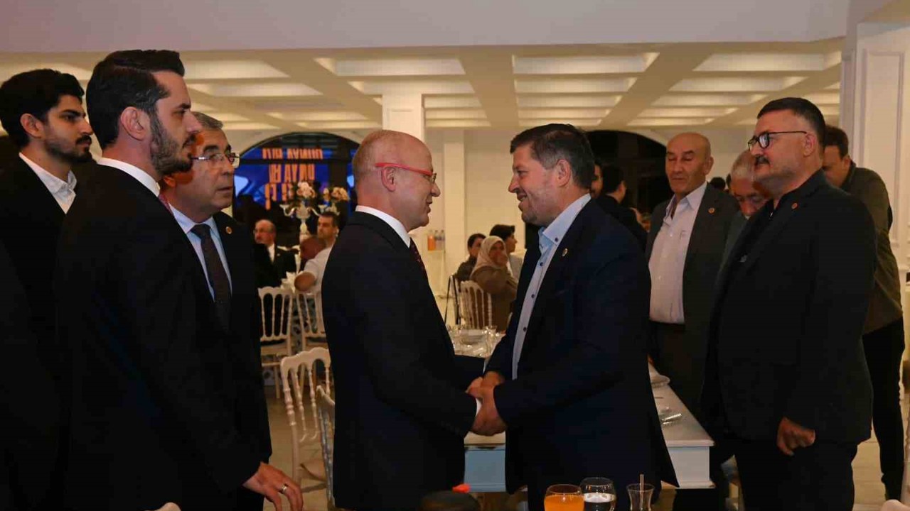 AK Parti teşkilatı muhtarlarla bir araya geldi
