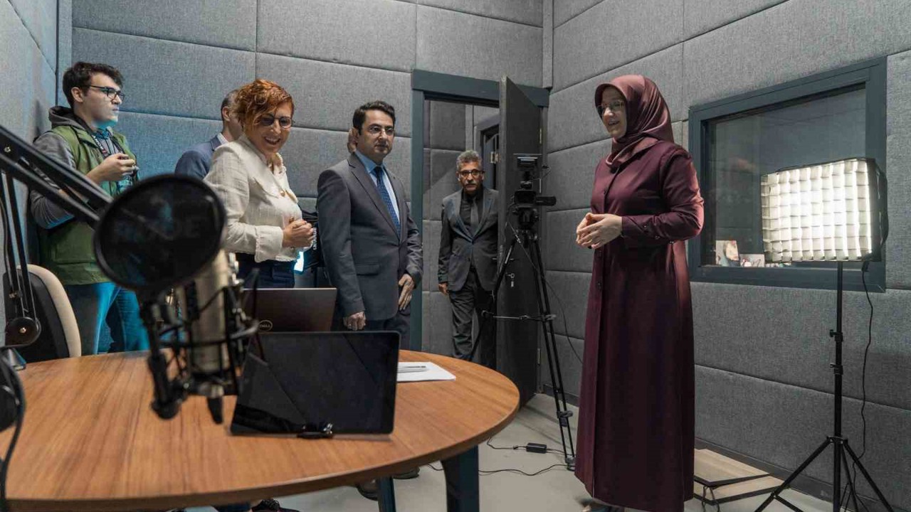 Manisa CBÜ Radyo ve Stüdyosu açıldı
