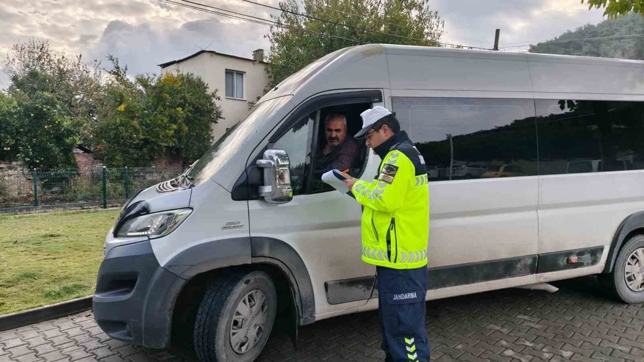 Jandarma ekiplerinden öğrenci güvenliği ve trafik bilinci denetimi
